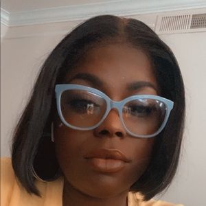 Meet your Posher, Nikia